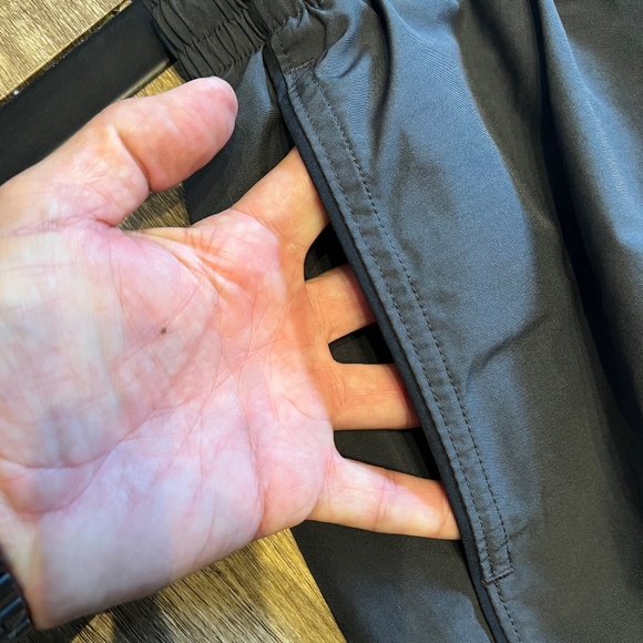 Nike sportswear pants, black with 2 front pockets and one back pocket - Picture 4 of 7